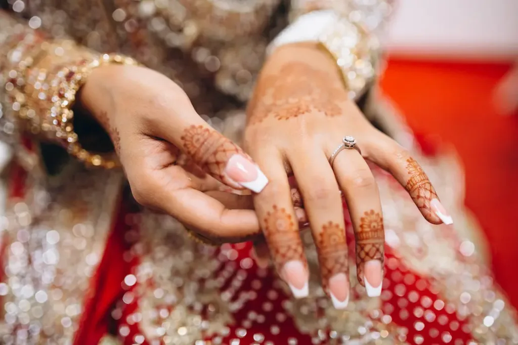 bride-s-mehndi-hands
